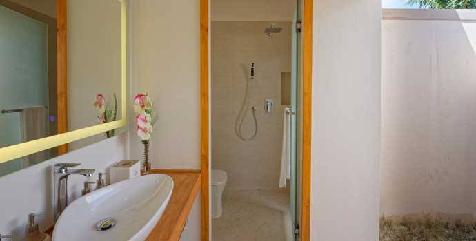 Badezimmer, Bougain Villa, Brennia Kottefaru