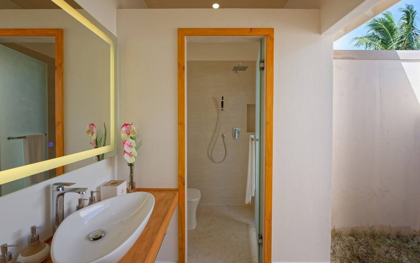 Brennia Kottefaru_Bougain_Villa_Badezimmer