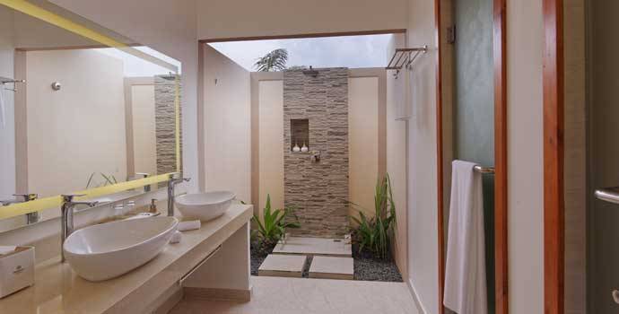 Badezimmer, Beach Pool Villa, Brennia Kottefaru