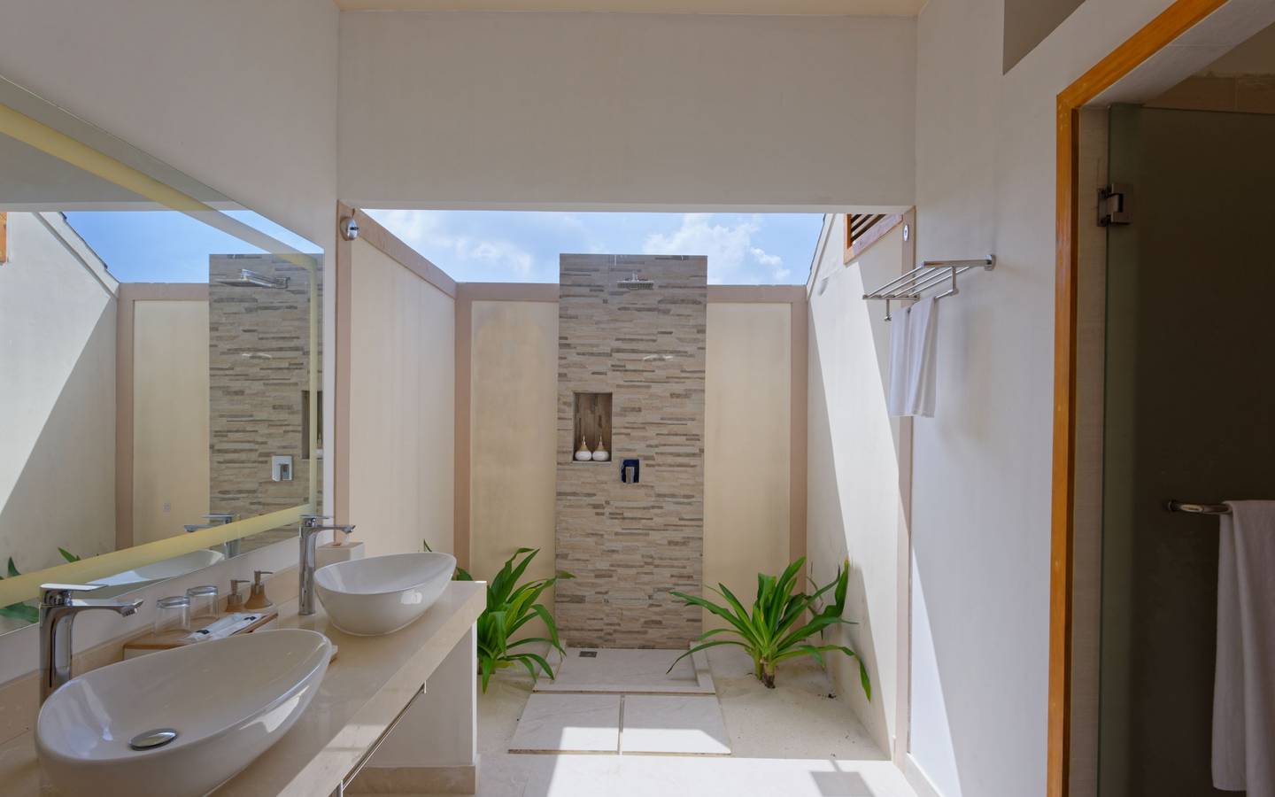 Brennia_Kottefaru_Beach_Pool_Villa_Badezimmer_2