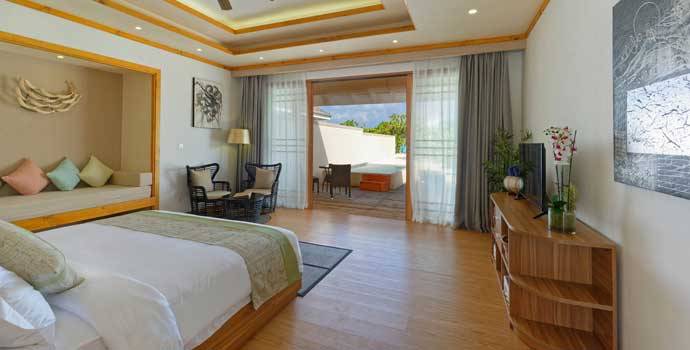 Schlafbereich, Deluxe Beach Pool Villa, Brennia Kottefaru