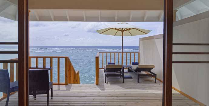 Terrasse, Wasservilla, Brennia Kottefaru