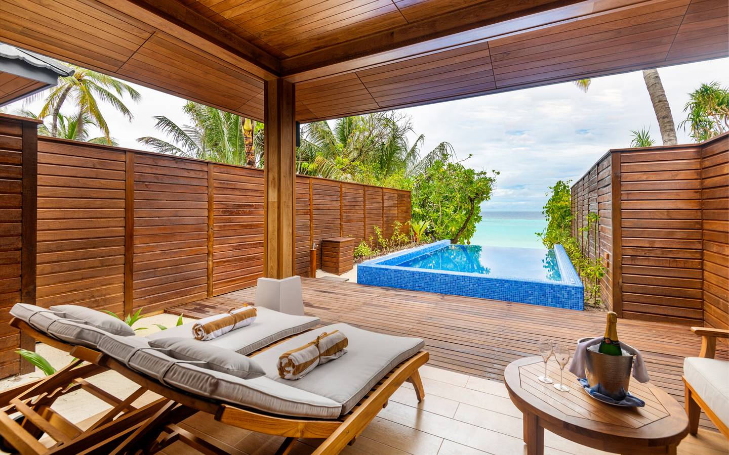 Schlafen, Beach Suite mit Pool, Lily Beach Resort & SPA_5