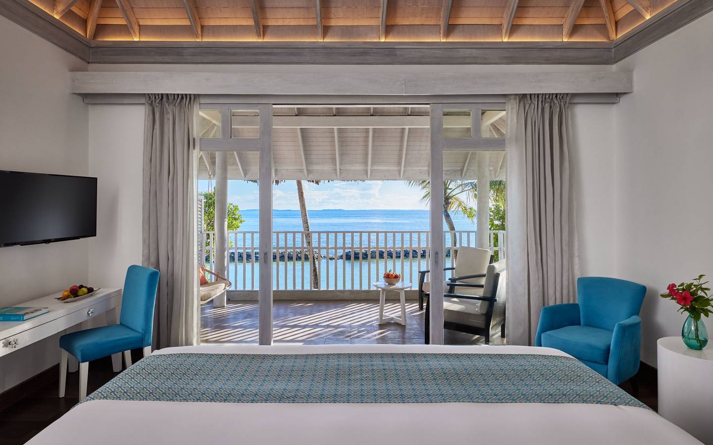 NH_Maldives_Kuda_Rah_Resort_Two_Bedroom_Duplex_Beach_Villa_with_Private_Pool_Bedroom_Upstairs(1)