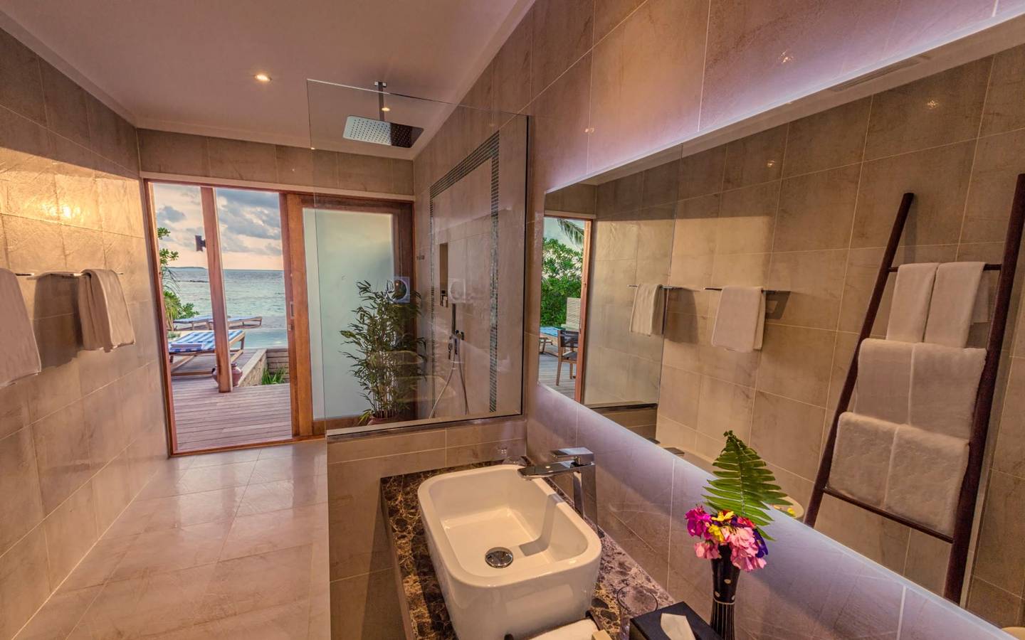 Hurawalhi Island Resort, Malediven, Beach Pool Villa, Badezimmer