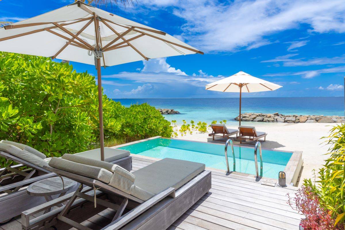 Kagi Maldives SPA Island, Malediven, Beach Pool Villa, Terrasse mit Pool