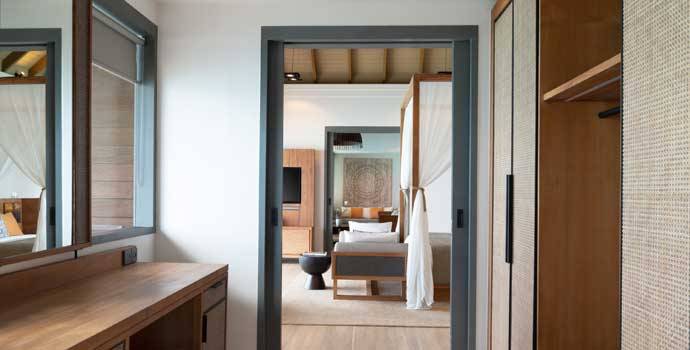Kleiderschrank, One Bedroom Over Water Pool Residence, Vakkaru Maldives