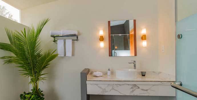 Badezimmer, Beach Villa, Fiyavalhu Maldives