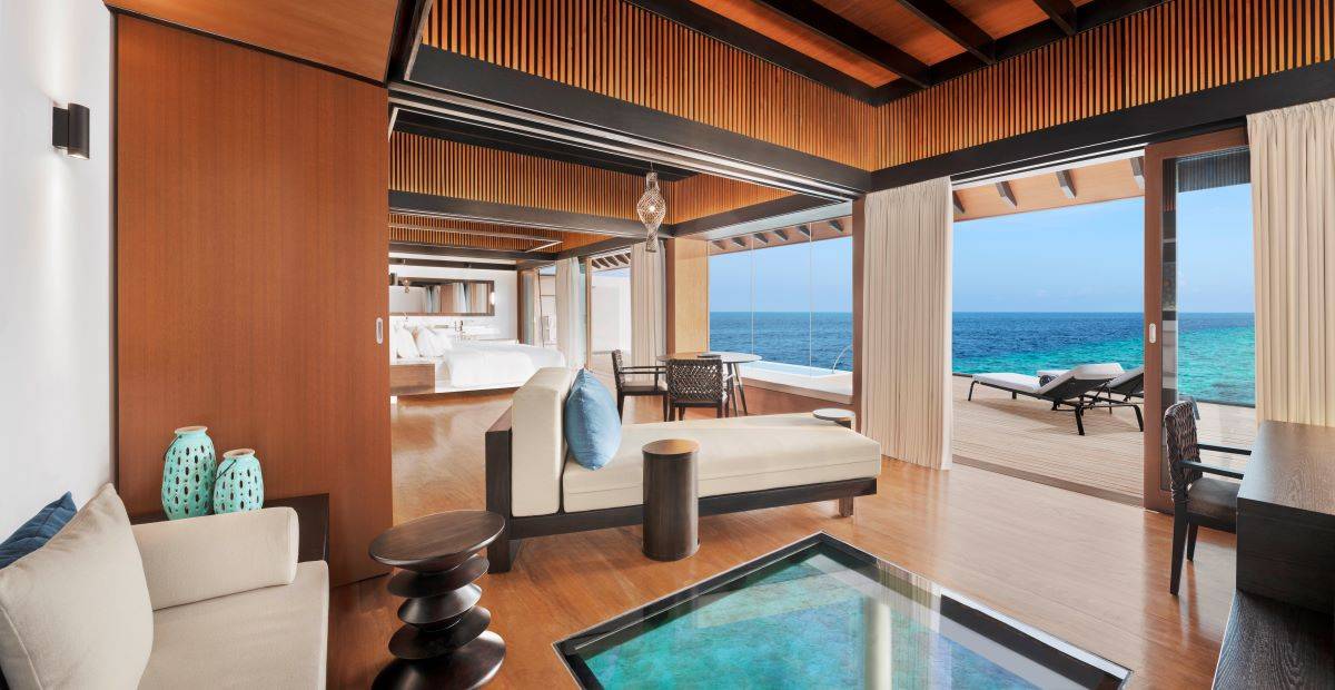 The Westin Maldives Miriandhoo Resort, Malediven, Overwater Villa Pool,  Wohnbereich