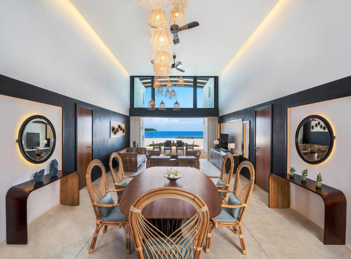 The Westin Maldives Miriandhoo Resort, Malediven, 2-Bedroom Heavenly Beach Residence Pool, Wohn- und Essbereich