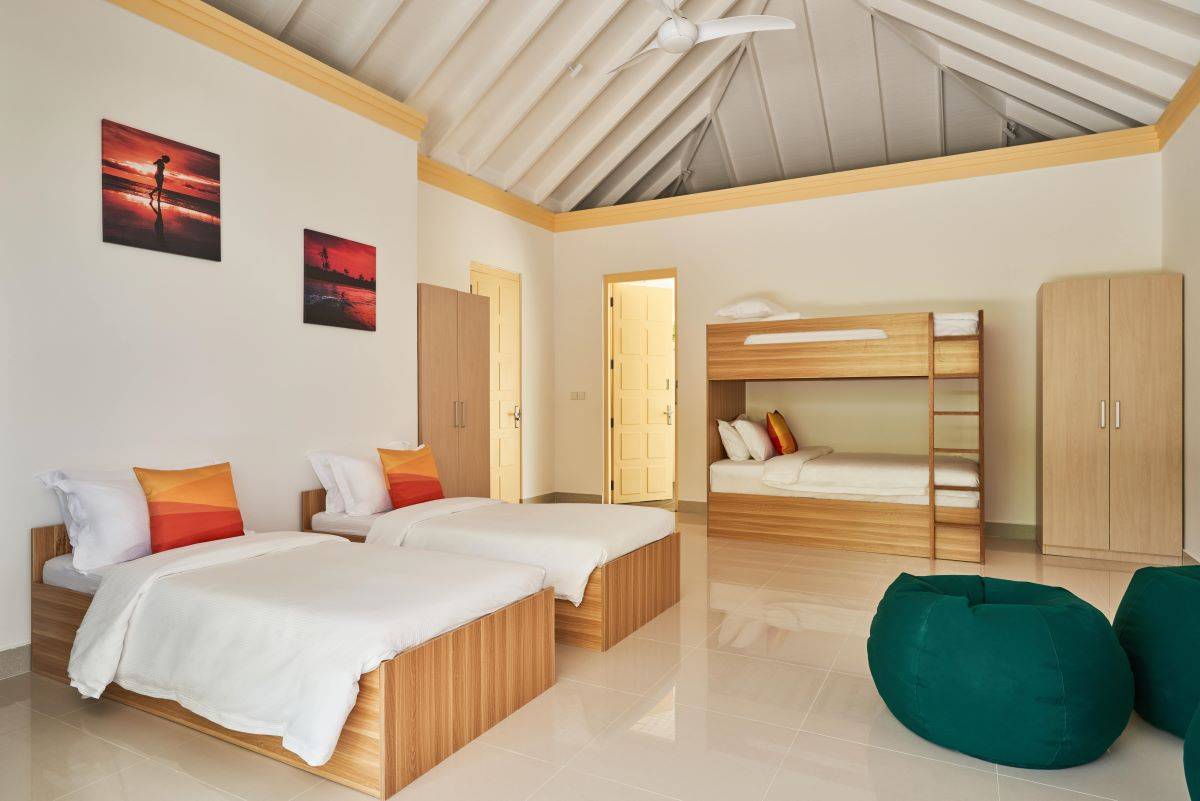 Siyam World Maldives, Malediven, 3 Bedroom Pool Beach Villa, Schlafzimmer mit 4 Betten