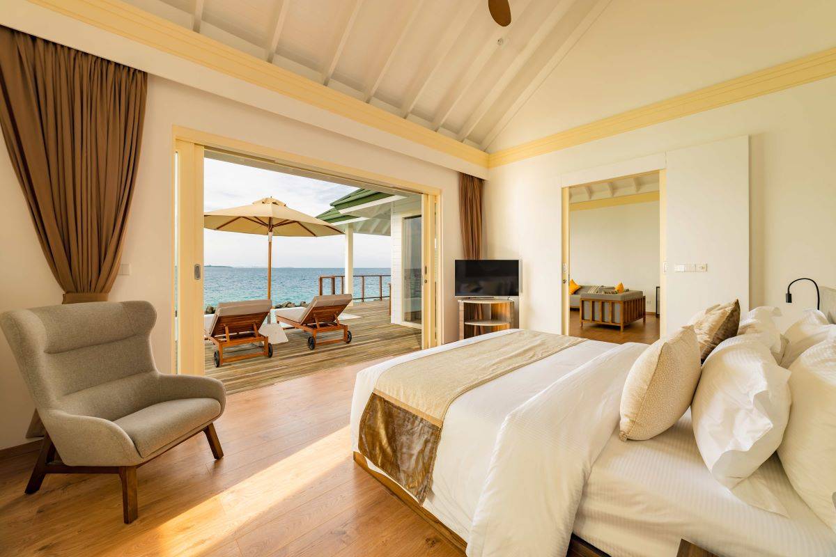 Siyam Wold Maldives, Malediven, Water Pavilion with Pool and Slide, Schlafzimmer mit Ausgang zur Terrasse