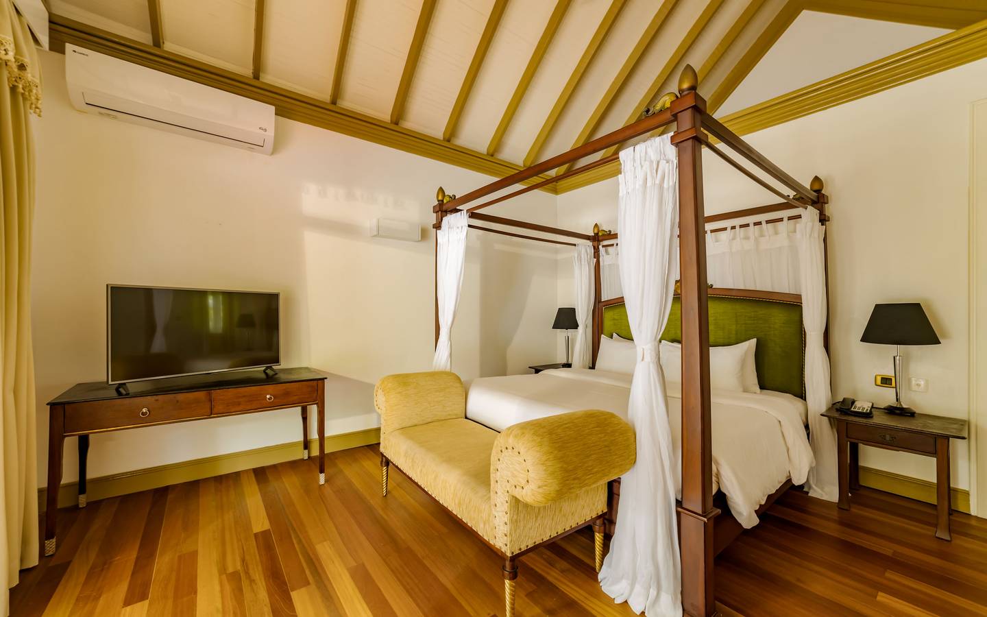 Sun_Siyam_Olhuveli_Main_Island_2_Bedroom_Beach_Suite_Sleeping