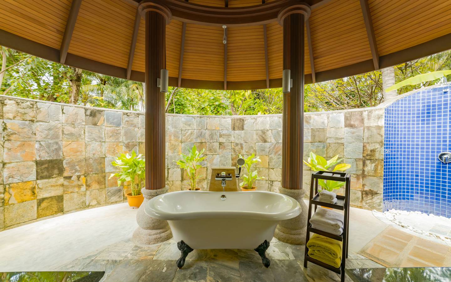 Sun_Siyam_Olhuveli_Main_Island_2_Bedroom_Beach_Suite_Badezimmer