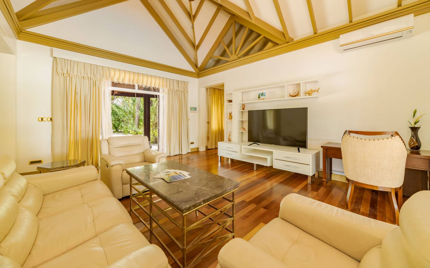 Sun_Siyam_Olhuveli_Main_Island_2_Bedroom_Beach_Suite_Living