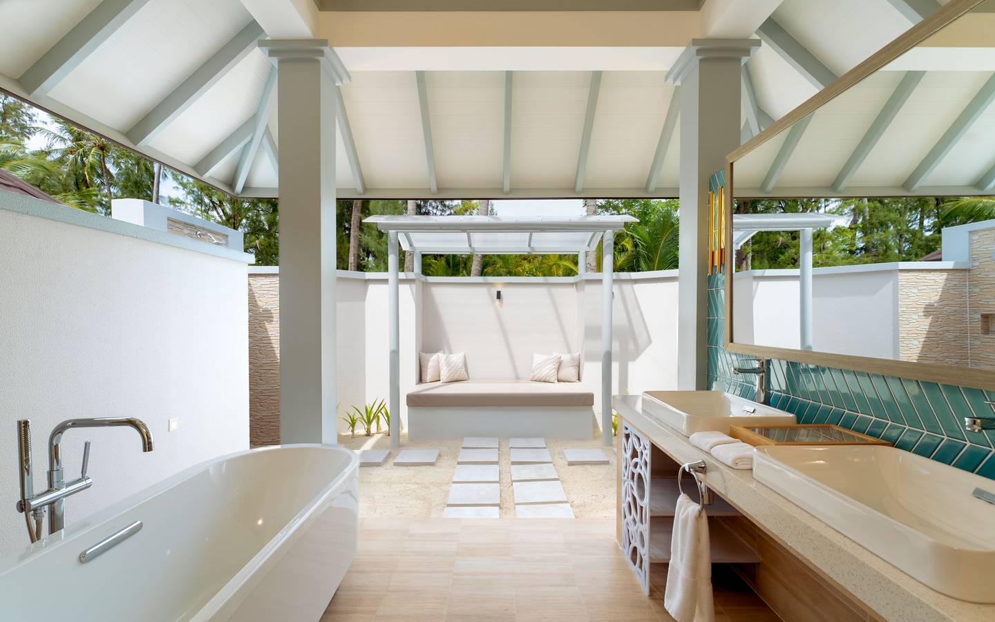 Sun_Siyam_Olhuveli_Dream_Island_Grand_Beach_Suite_With_Pool_Bathroom