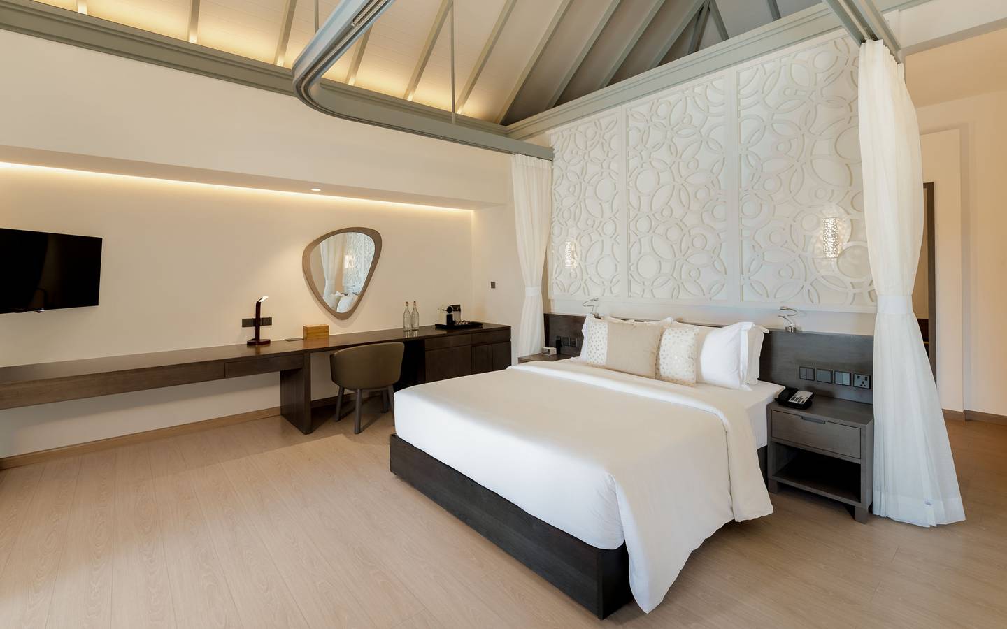 Sun_Siyam_Olhuveli_Dream_Island_Grand_Beach_Suite_With_Pool_Sleeping