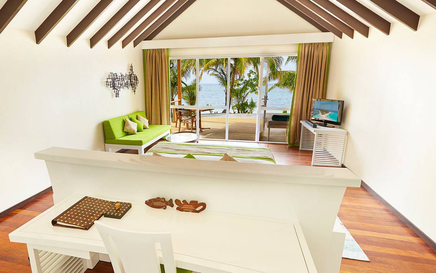 Kuredu Island Resort, Malediven, Deluxe Beach Villa, Schlafzimmer