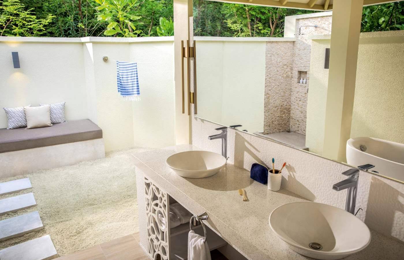 Bad, Romantic Beach Villa with Pool