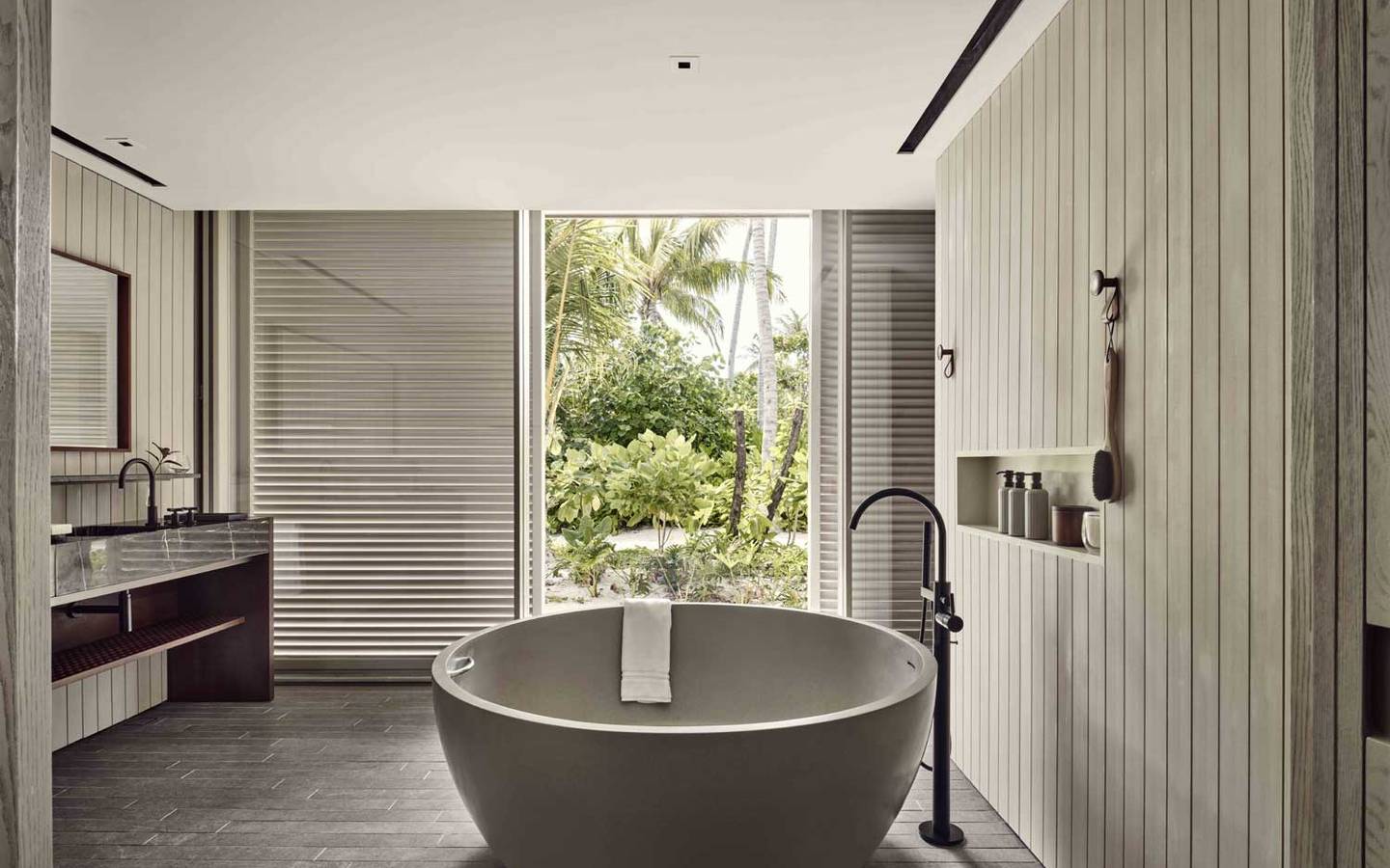 Beach House with Private Pool and Sunset