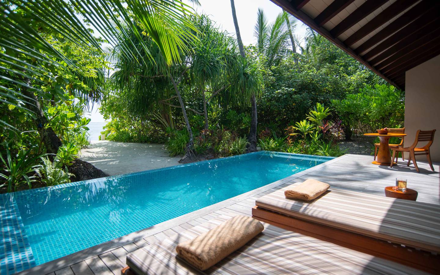 Sunrise Deluxe Beach Pool Villa - Dhigurah_5