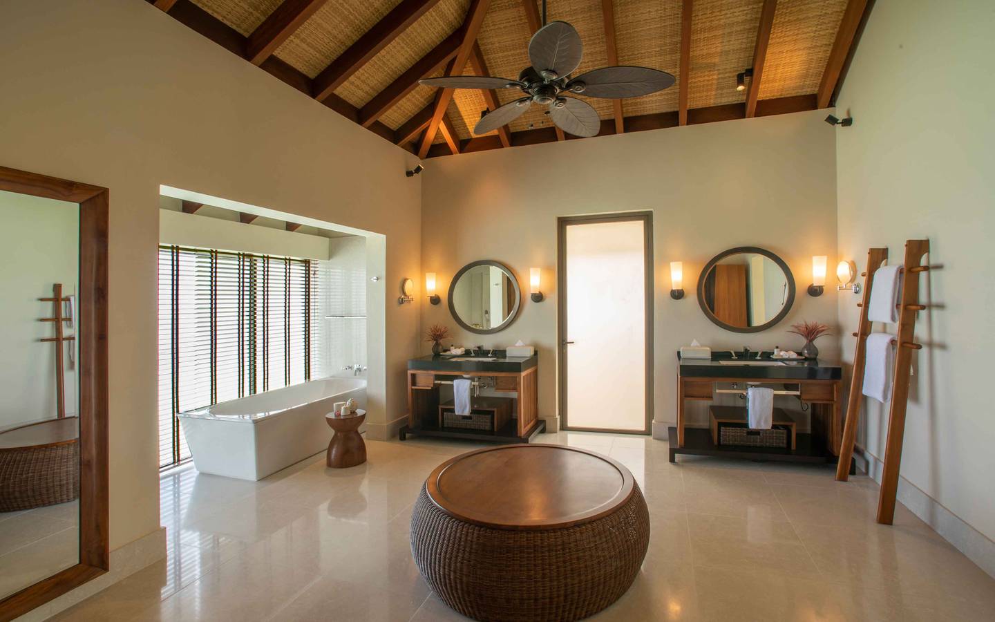 Sunset Deluxe Beach Pool Villa - Dhigurah_6