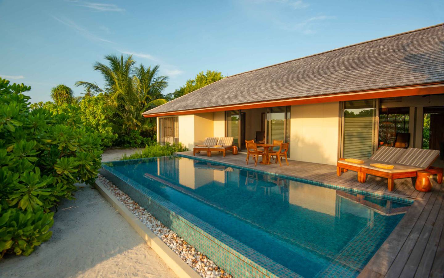 The-Residence-Maldives-Sunrise-Two-Bedroom-Beach-Pool-Villa-Dhigurah-4