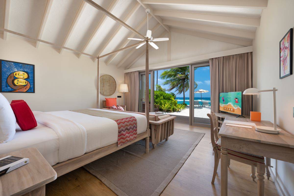 Cora Cora Maldives, Beach Villa, Schlafzimmer mit Schreibtisch