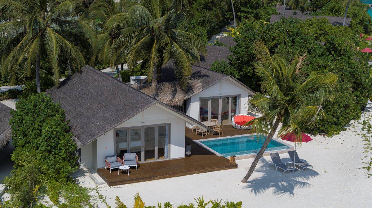 Cora Cora Maldives, Beach Pool Suite, Außenansicht mit Pool, Terrasse und Strand