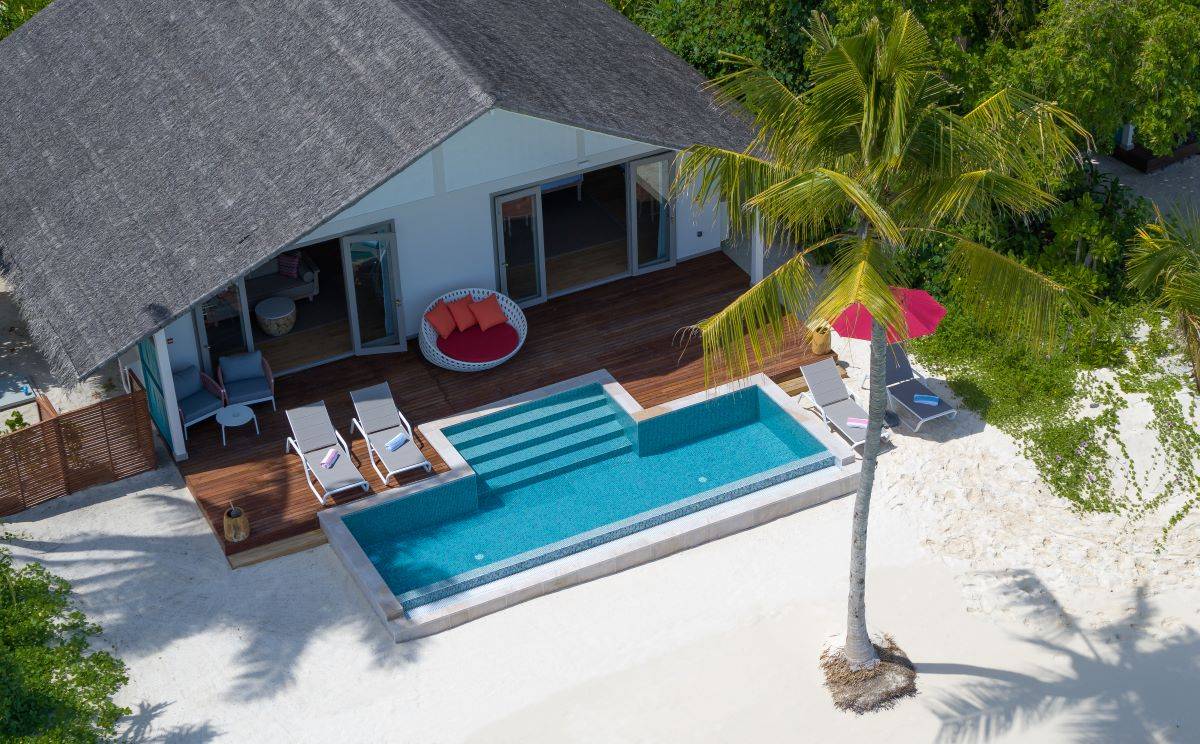 Cora Cora Maldives, Two Bedroom Family Beach Pool Villa, Außenansicht mit Terrasse und Pool