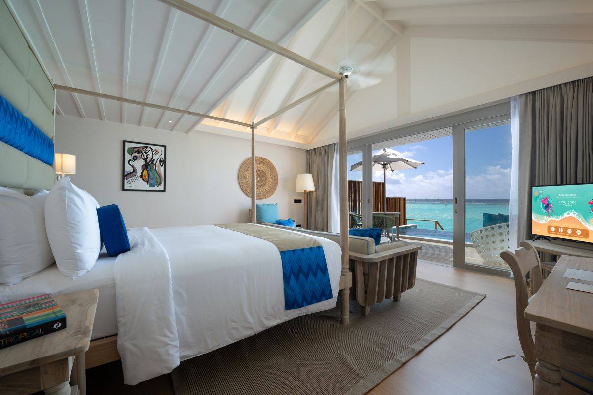 Cora Cora Maldives, Lagoon Pool Villa, Schlafzimmer mit King-Size Bett und Meerblick