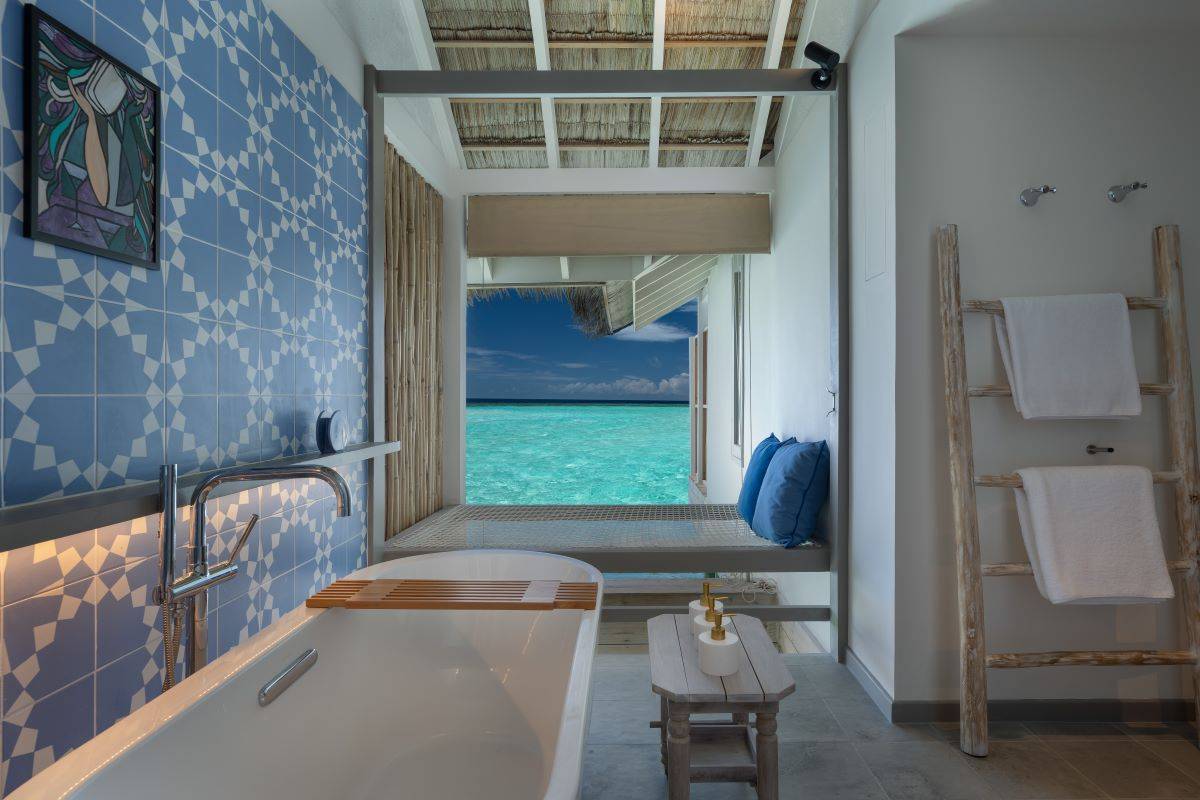 Cora Cora Maldives, Lagoon Pool Villa, Badezimmer mit Hängematte