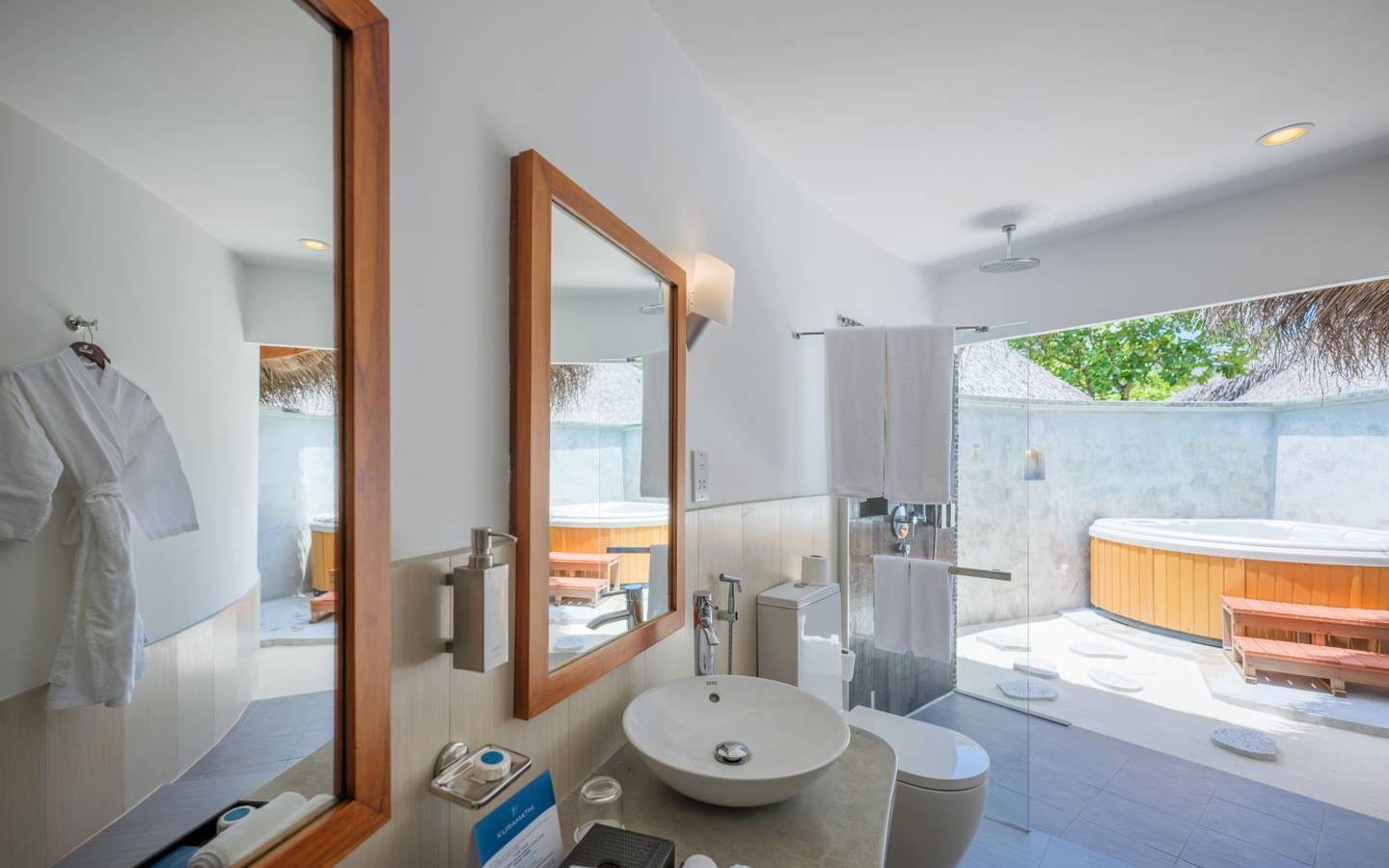 Superior Beach Villa