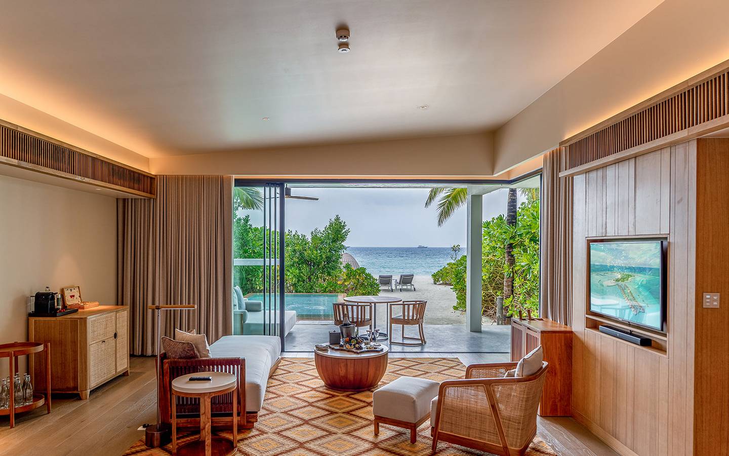 Kuda_Villingili_Sunrise_Beach_Villa_with_Private_Pool_5