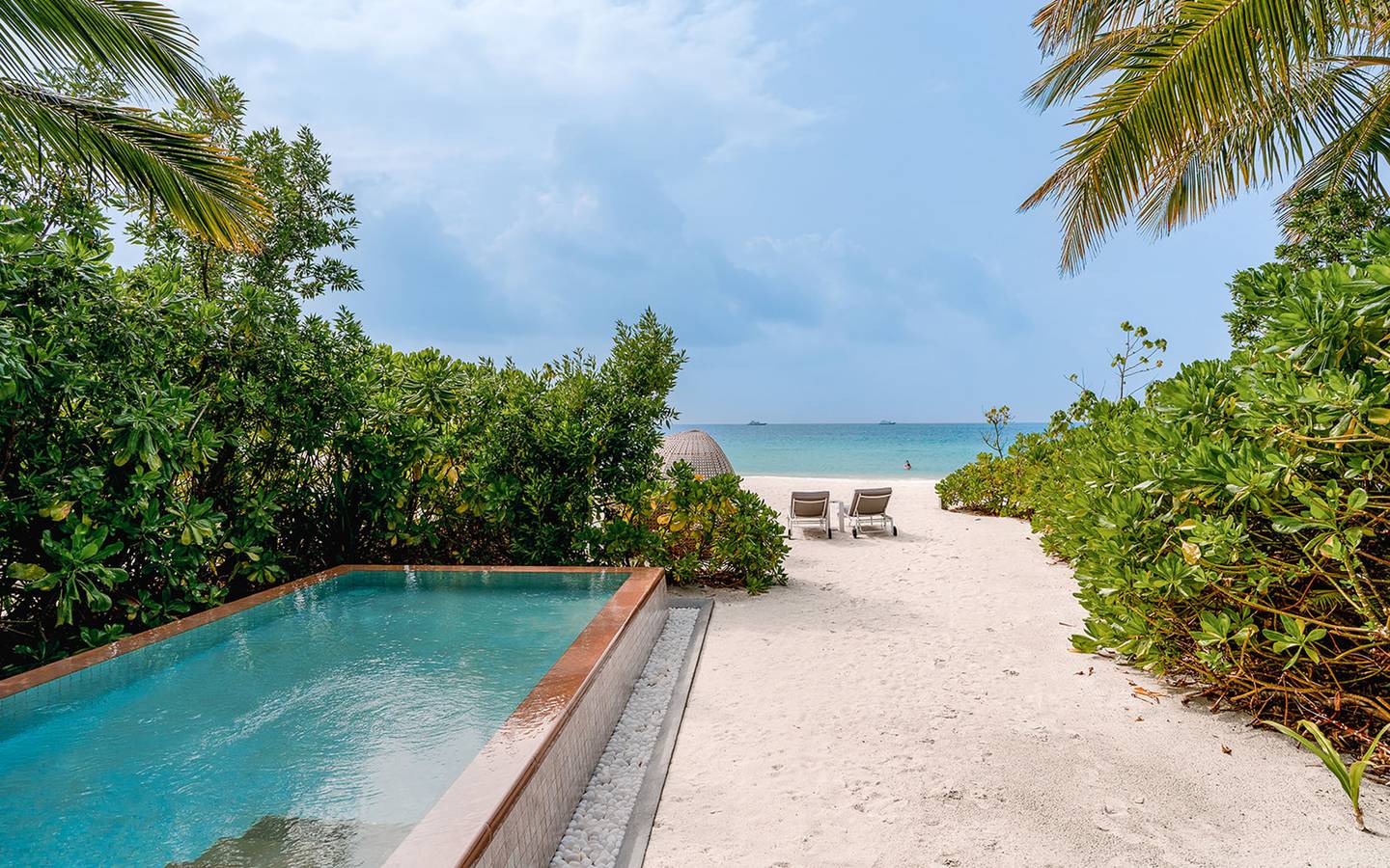 Kuda_Villingili_Sunrise_Beach_Villa_with_Private_Pool_10