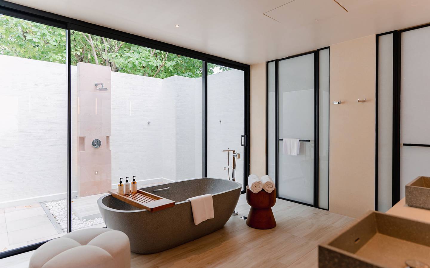 Kuda_Villingili_Sunrise_Beach_Villa_with_Private_Pool_1