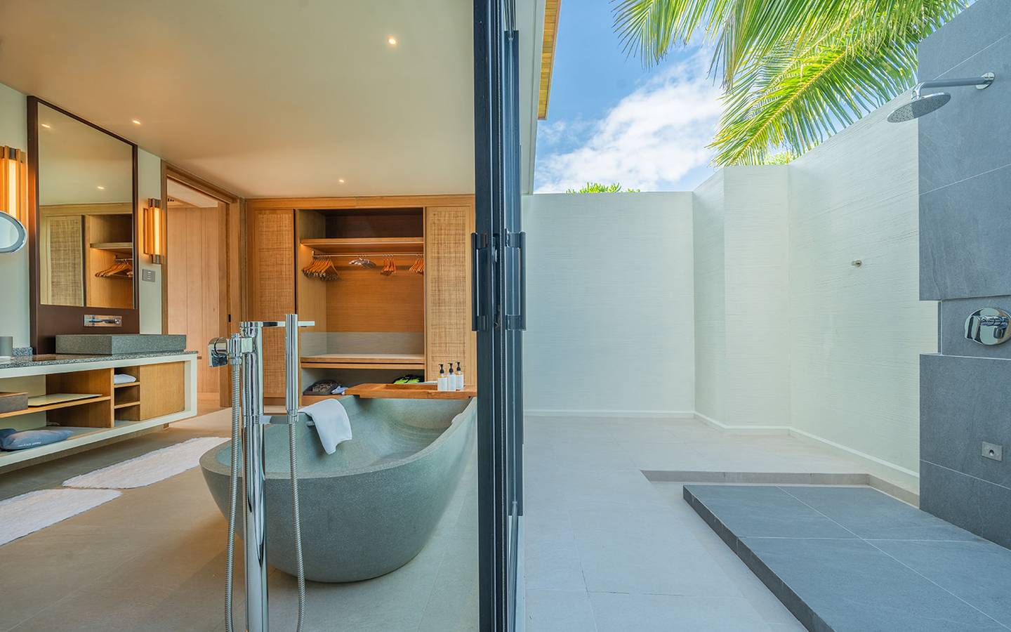 Kuda_Villingili_Sunrise_Beach_Villa_with_Private_Pool_4