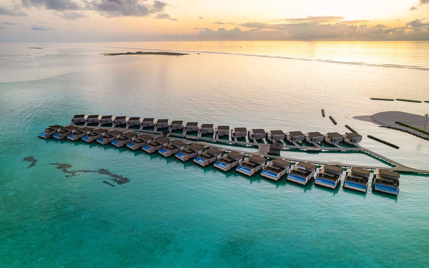 Kuda_Villingili_Sunrise_Water_Villa_with_Private_Pool_6