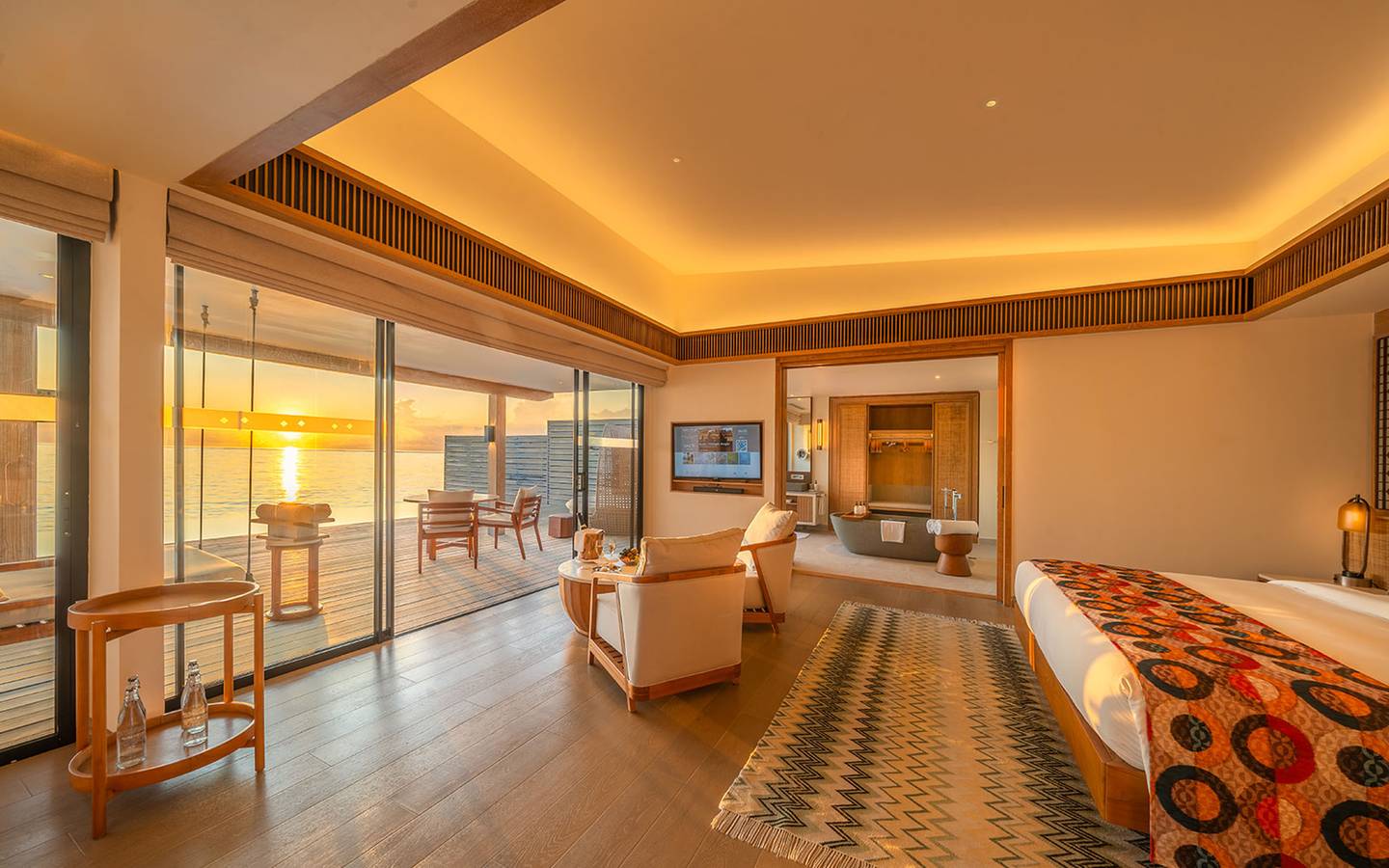 Kuda_Villingili_Sunrise_Water_Villa_with_Private_Pool_9