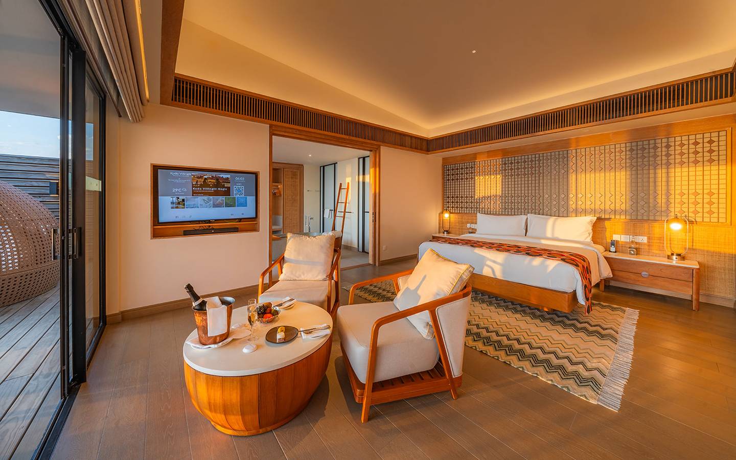 Kuda_Villingili_Sunrise_Water_Villa_with_Private_Pool_7