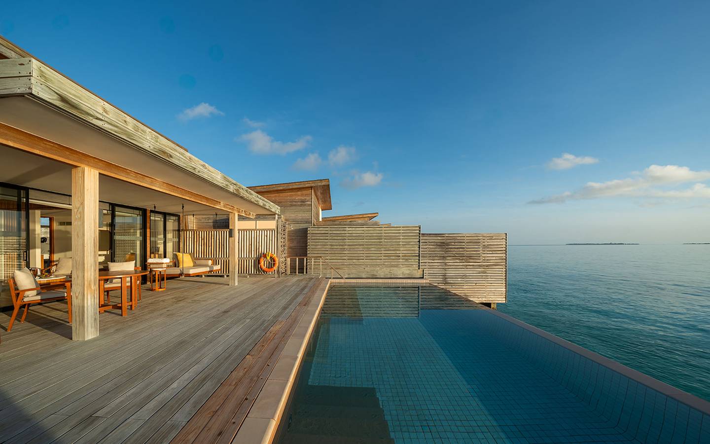 Kuda_Villingili_Sunrise_Water_Villa_with_Private_Pool_4