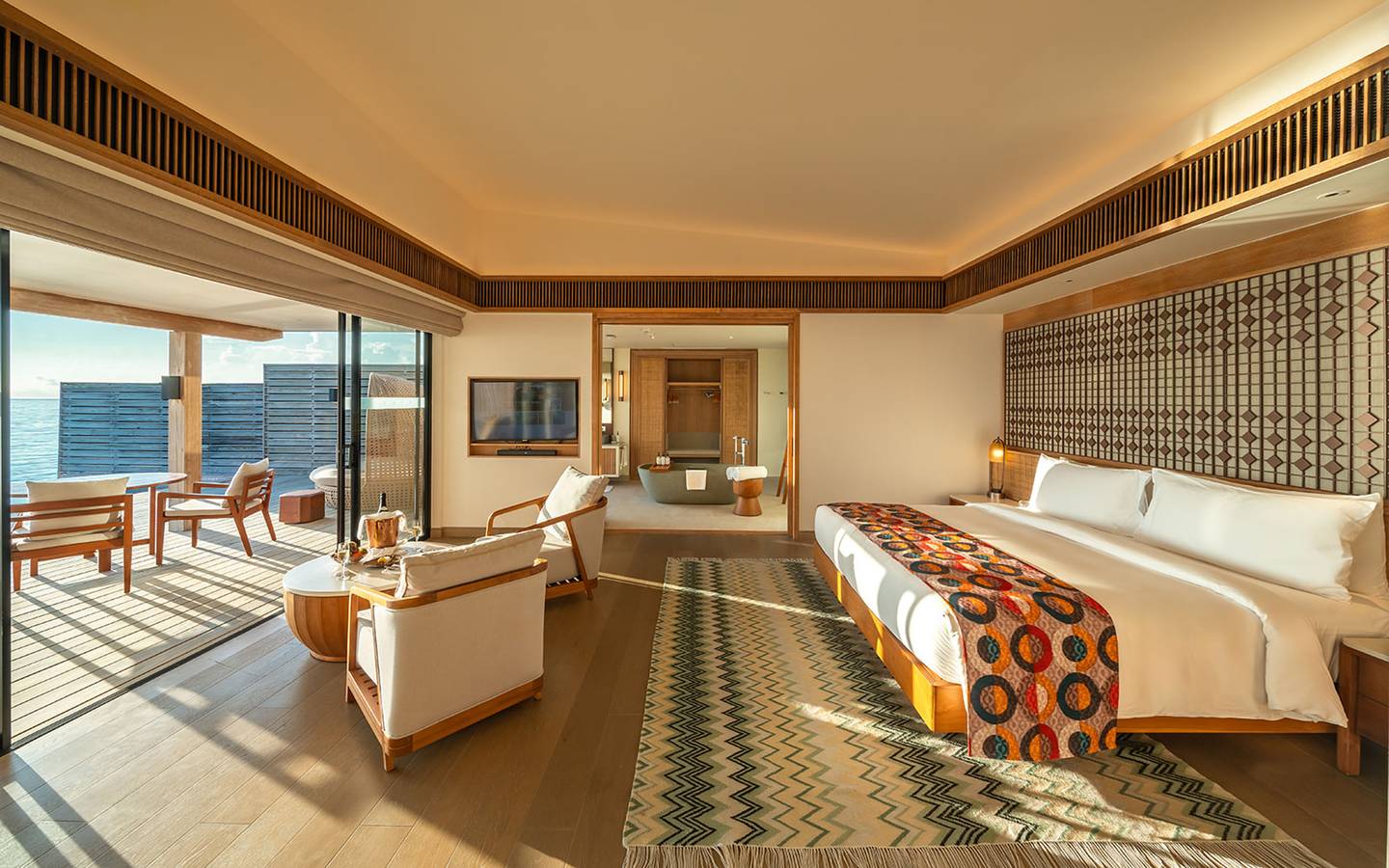 Kuda_Villingili_Sunrise_Water_Villa_with_Private_Pool_8