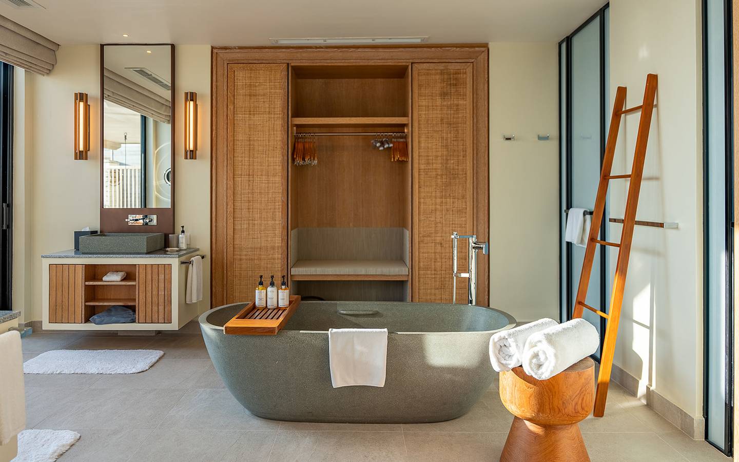 Kuda_Villingili_Sunrise_Water_Villa_with_Private_Pool_5