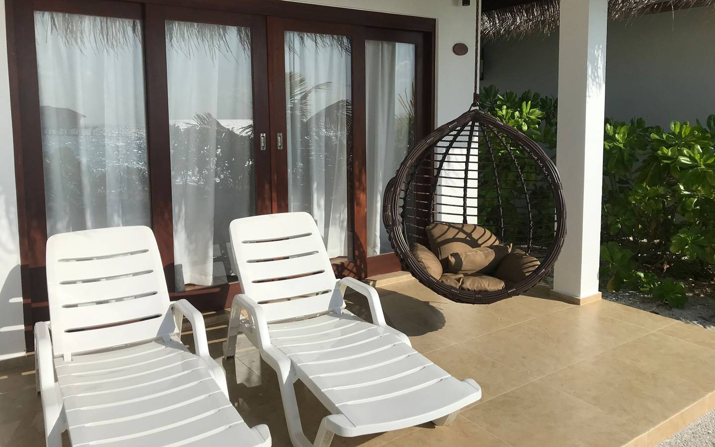 Beach_Villa_Cocogiri_Island_Resort_außen_2