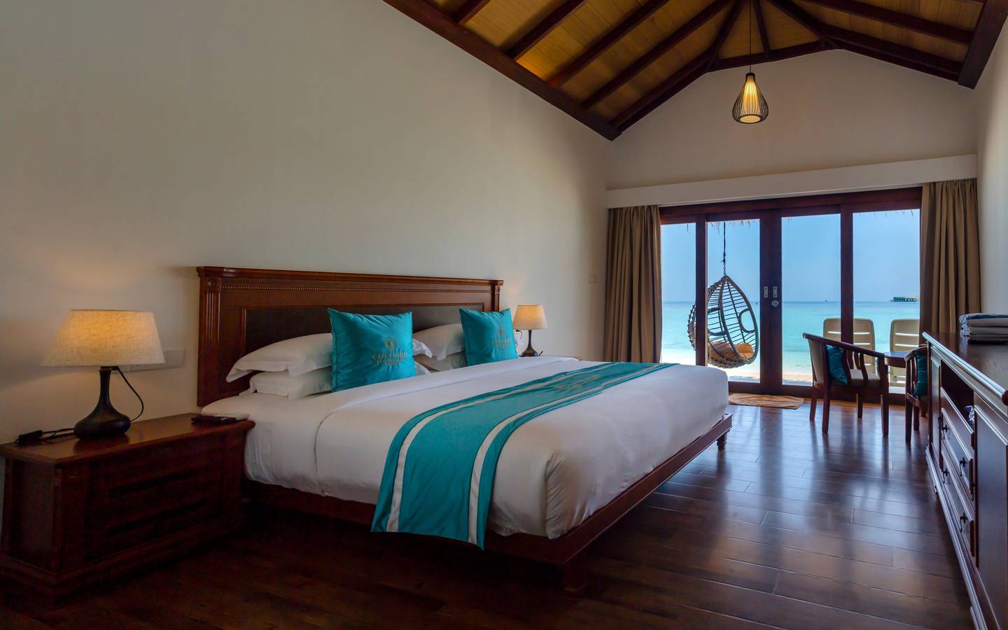 Beach_Villa_Cocogiri_Island_Resort_Interieur_2
