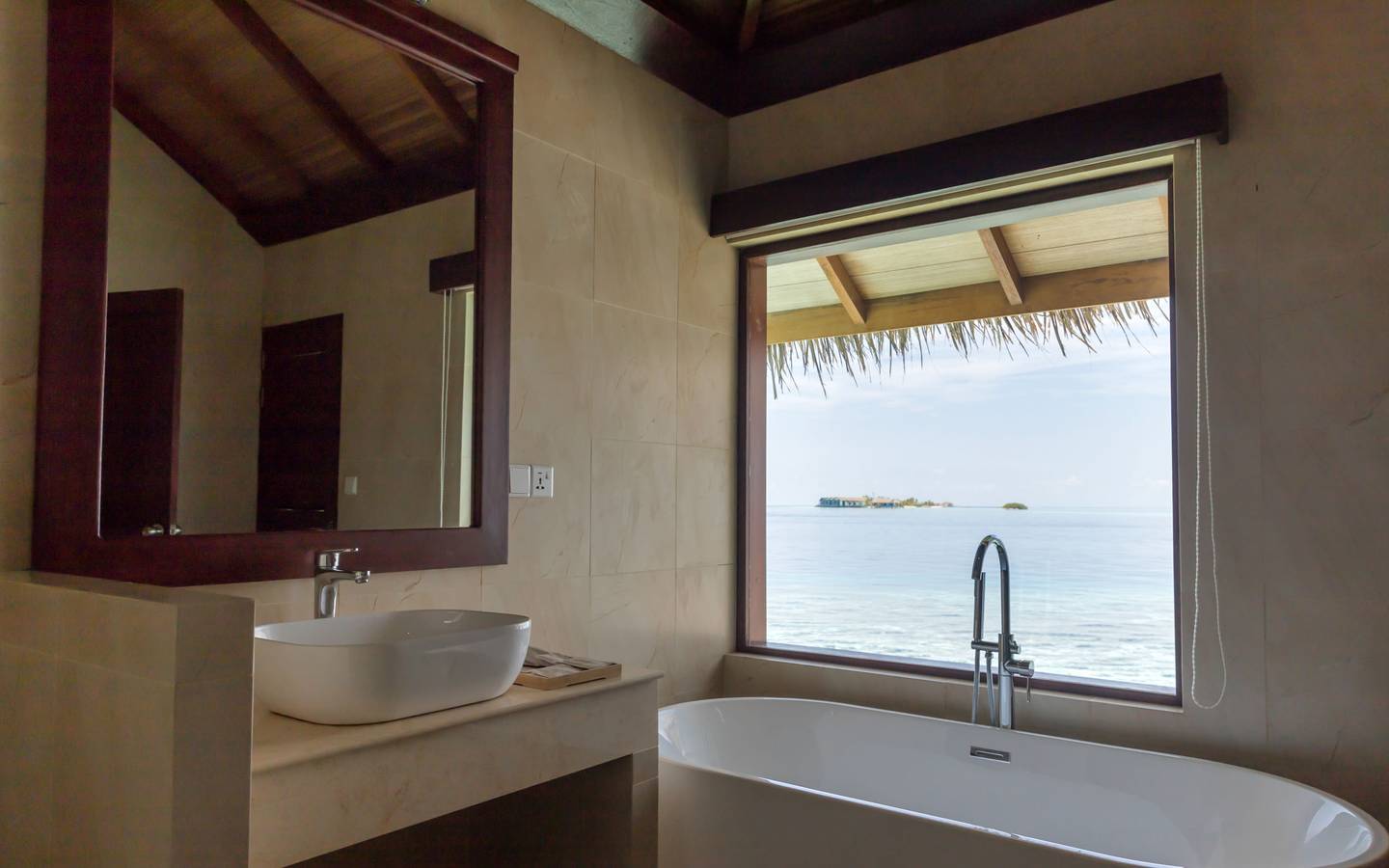 Cocogiri-Island_Water_Villa_4