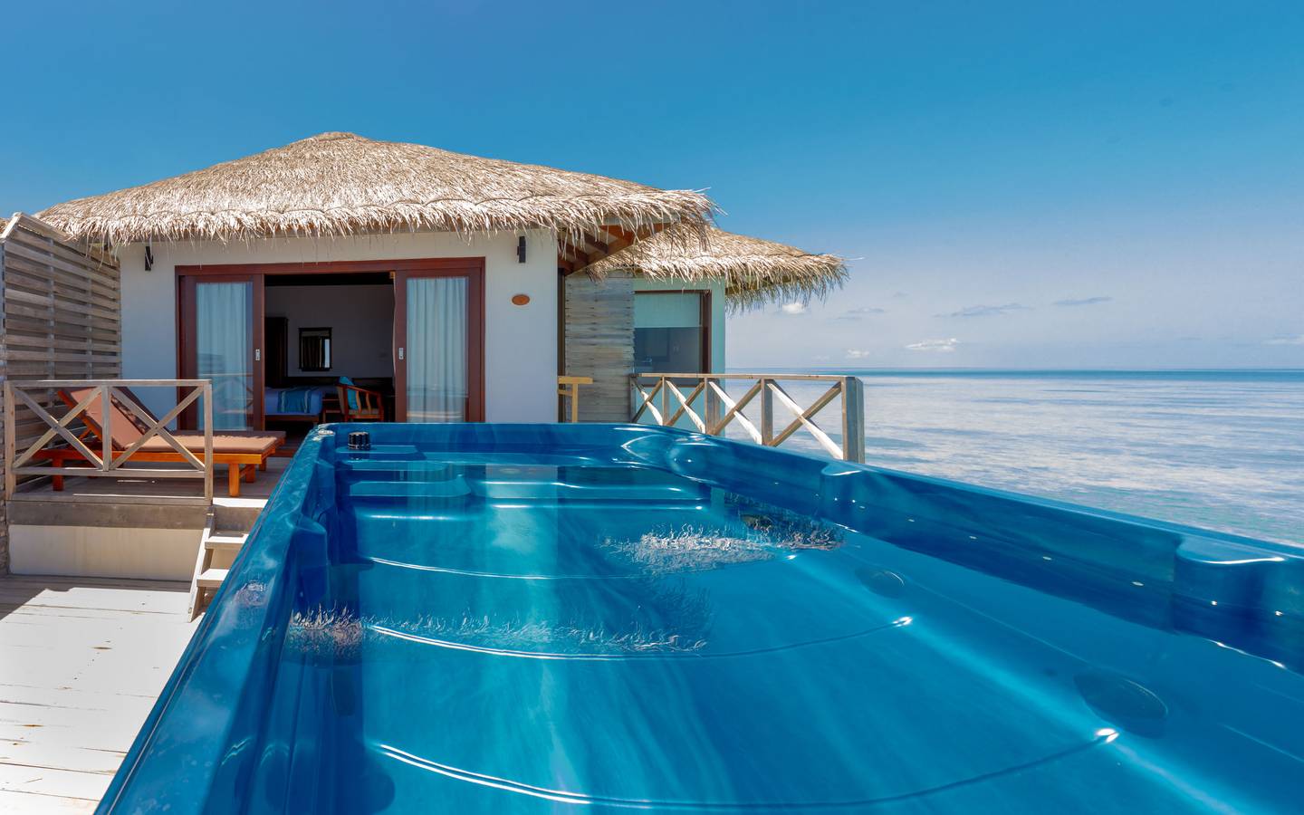 Pool_Jacuzzi_Water_Villa_Cocogiri _Island_Resort_1