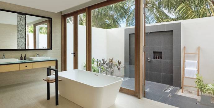 Badezimmer, 2 Bedroom Family Beach Villa with Private Pool, Radisson Blu Resort Maldives