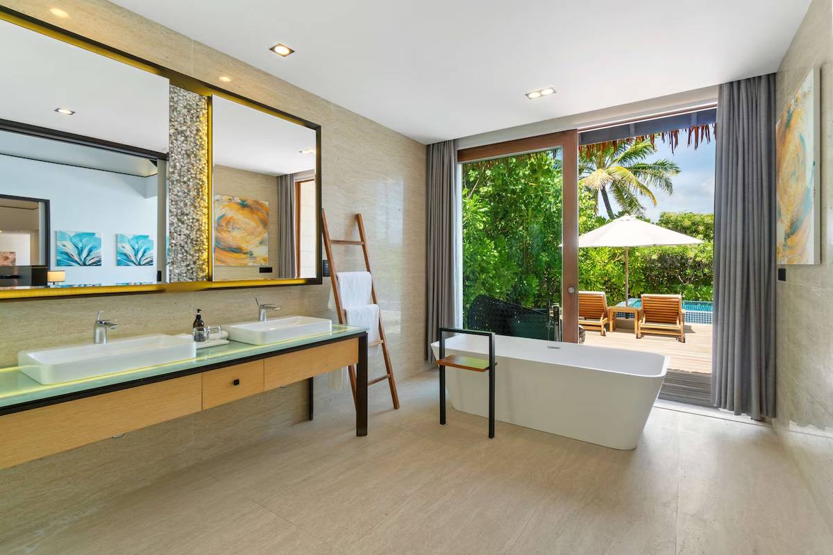 Strandvilla mit 3 Schlafzimmern, Pool und Blick auf den Sonnenuntergang