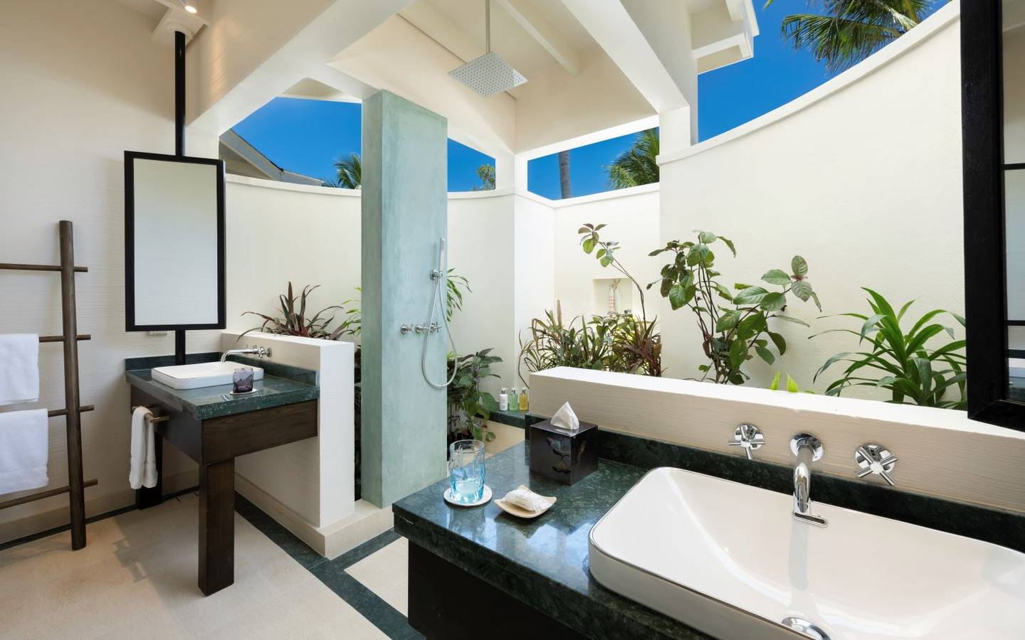 oblu-xperience-ailafushi-bathroom